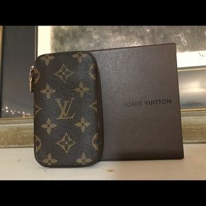 SOLD ON 🅿️🅿️ Louis Vuitton 6 Key Ring Zip Holder